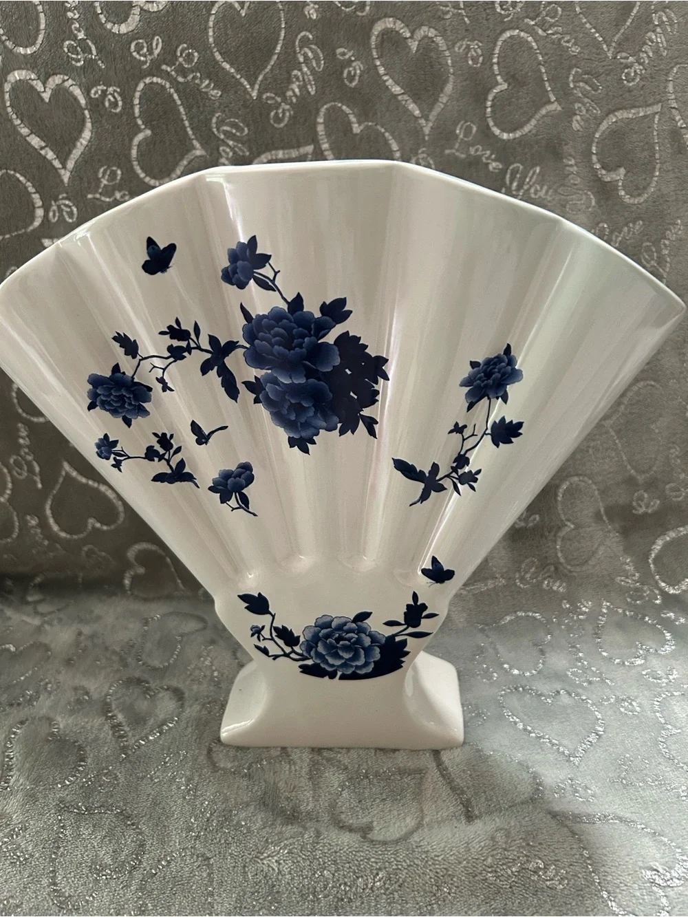 NWT Timeless Beauty White Ceramic Fan Vase with Blue Floral Motif